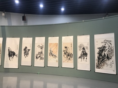 內蒙古通俗文藝研究會第四屆會員書畫作品展在呼和浩特舉行 文化經紀人服務的推動作用